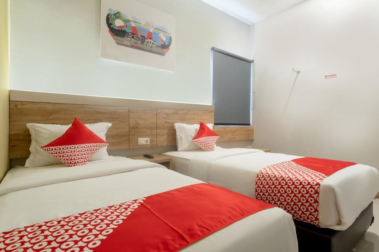 Oyo 3159 Festive Inn Medan Exterior photo
